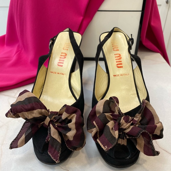 Miu Miu black suede platform heels with removable purple satin bow - Picture 6 of 7
